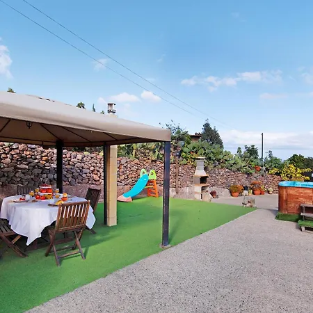 Hogar Vacacional Talumaya * Santa Maria de Guia de Gran Canaria